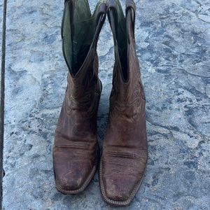 Ariat women’s cowboy boots